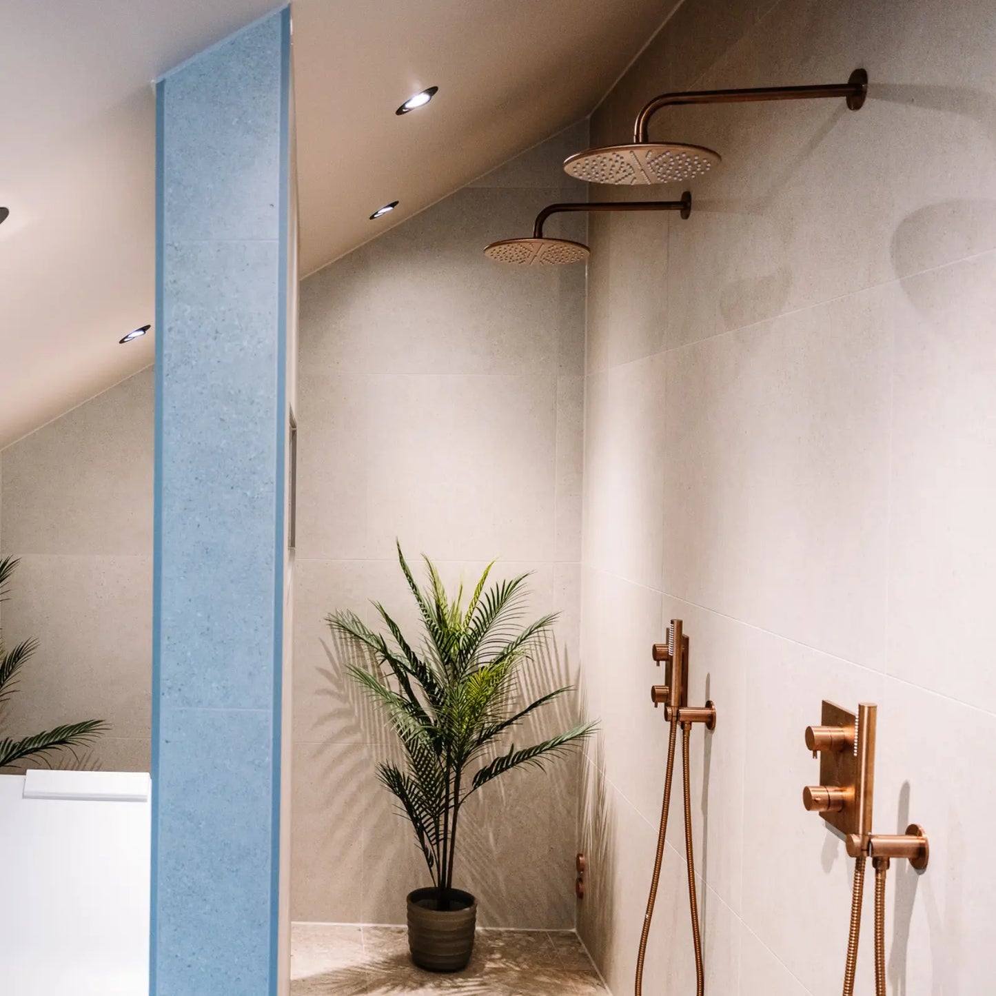 Innbyggingskran for dusj, børstet kobber