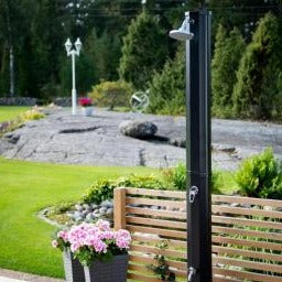 Utedusj med soloppvarming 35L solvarmet med fotdusj