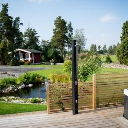 Utedusj med soloppvarming 35L solvarmet med fotdusj